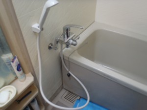 浴室 壁付きタイプの混合水栓の取替え　神戸市長田区