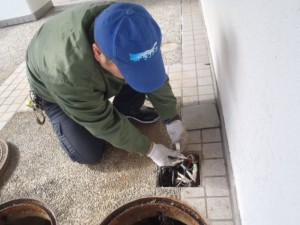 地下 排水槽の清掃とポンプ修理　神戸市西区