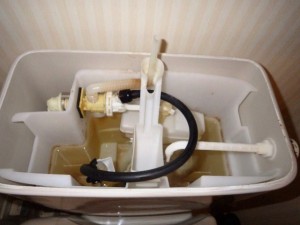 トイレの水漏れ ボールタップの交換　神戸市 長田区