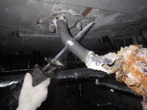 旧配管 鉄管 取り外し 交換 施工中 腐食 神戸市 ラブラン