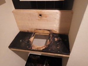 撤去 作業 トイレ 手洗い器 洗面台 トラブラン