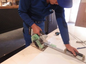 洗面台 パネル設置 サイズカット トラブラン