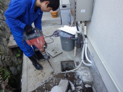 雑排水管 改修工事 作業中 トラブラン