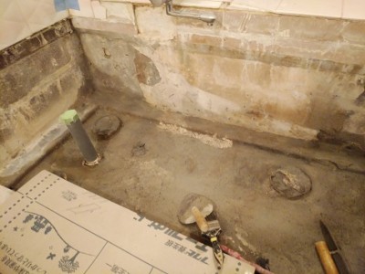 浴室 モルタル補修 タイル貼り 施工中 トラブラン