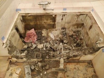 半埋め込み型浴槽 取り壊し 浴室リフォーム　トラブラン 神戸市