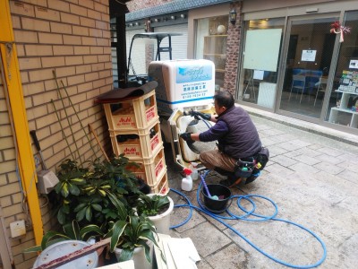 エアコン部材 洗浄中 部品洗浄 神戸市 トラブラン