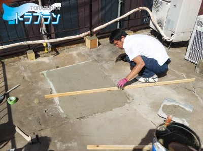 ビル屋上 防水補修工事 神戸市 防水工事 通気緩衝工法 トラブラン