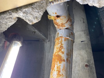配水管 排水管漏水修繕 水漏れ 施工前 神戸市 トラブラン