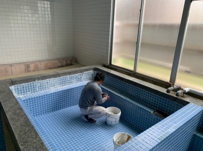 寮浴室 タイル補修 目地埋め 神戸市 トラブラン