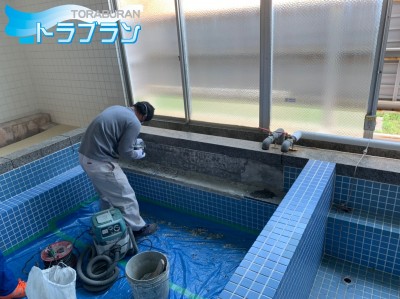 大学 寮 浴室 タイル 補修工事 タイル張替え 神戸市 トラブラン