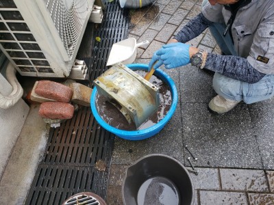 シロッコファンの洗浄 作業中 コロナ対策 補助金制度 神戸市 トラブラン