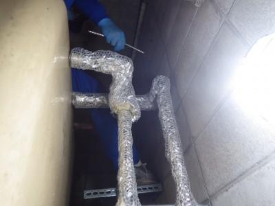 給水管 保温材 設置 加圧給水ポンプ ビル トラブラン 神戸市
