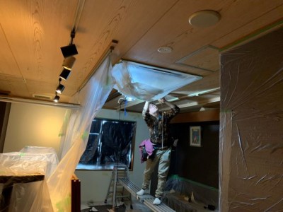 飲食店 客間天井 雨漏り 壁紙張替え 工事 神戸市 トラブラン