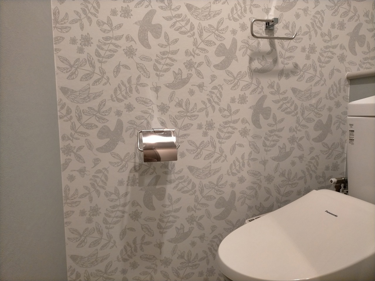 トイレ交換 壁紙 床 のリフォーム トラブラン