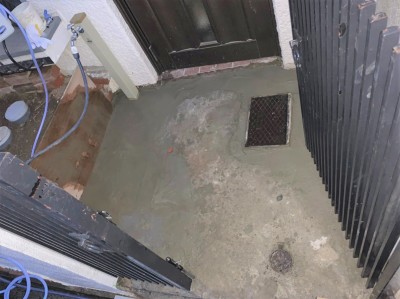 玄関ポーチ モルタル復旧 排水管取替 散水栓の設置 施工後 神戸市 トラブラン