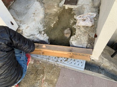 漏水工事 給水管の取り替え 交換工事 コンクリート 型枠　神戸市 トラブラン
