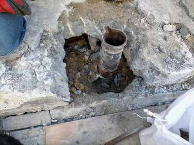 漏水 漏水工事 止水栓 確認 コンクリート 斫り作業 神戸市 トラブラン