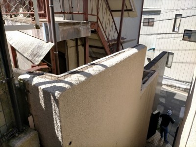 戸建て 目隠しフェンス 撤去後 取り外し作業 補修前 神戸市 トラブラン