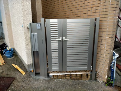 門扉の移設 YKK シンプレオ門扉 ３型 カームブラック 神戸市 トラブラン