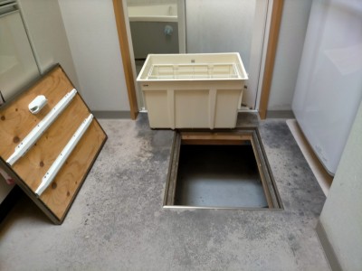 洗面所 点検口 床下 確認 漏水 クッションフロア 張替え 神戸市 トラブラン