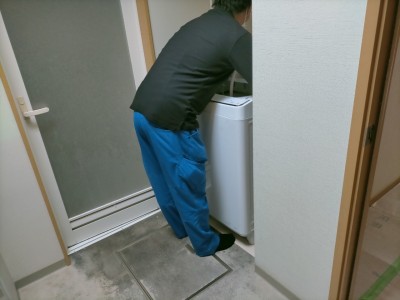 洗濯機の移動 洗面所 床の張替え 水栓取外し作業 神戸市 トラブラン