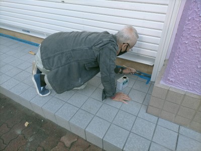 コーキング 作業 下地処理 塗布作業 タイル張替え 神戸市 トラブラン
