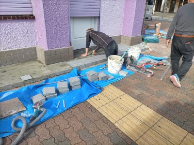 タイル 張替え作業 新部材 ビル 店舗 床タイル 神戸市 トラブラン