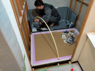 浴室の設置 組み立て システムバス 浴槽 壁 パネル 神戸市 トラブラン