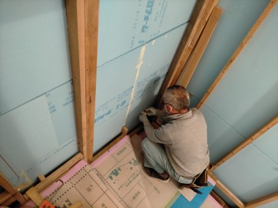 断熱材 スタイロフォーム 取付け作業 内装 壁紙 神戸市 トラブラン