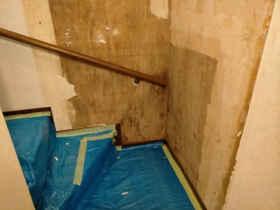 室内 養生 壁 漏水 カビ 壁紙 張替え 内装工事 神戸市 トラブラン