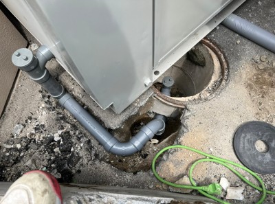 排水管の設置 掘削 斫り 配管工事 配管継手 上下水道工事 神戸市 トラブラン