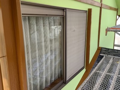 網戸の補修 網張り替え ２階 窓 外壁塗装 網戸破れ 神戸市 トラブラン