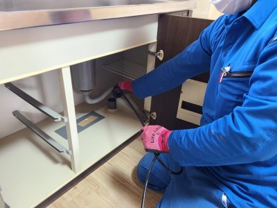 キッチン 排水口 排水管の洗浄  清掃作業 賃貸 管理 神戸市 トラブラン