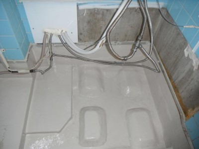 浴槽下 プライマー・樹脂・トップコート FRP補修 神戸市 トラブラン