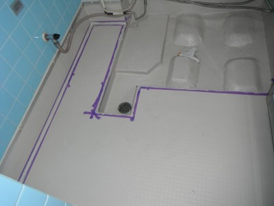 浴室 リフォーム 浴室の床 床の貼替え 洗い場 カット 神戸市 トラブラン