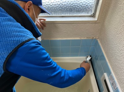 コーキング剤 充填 浴室リフォーム 防水 修繕 タイル 神戸市 トラブラン