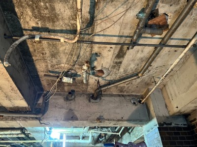 配管の交換 漏水 取外し作業 天井 飲食店 排水管 神戸市 三宮 トラブラン