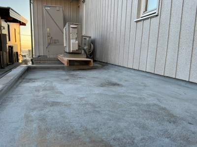 FRP防水塗装 プライマー塗布 乾燥 庇 屋上 ベランダ 漏水 防水 神戸市 トラブラン