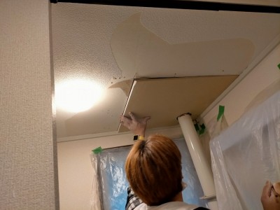 クロスの張替え 漏水 修繕 天井 石膏ボード  マンション 神戸市 トラブラン
