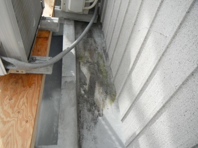 庇 屋上 ベランダ 漏水 塗装 清掃作業 苔除去 FRP防水塗装 神戸市 トラブラン