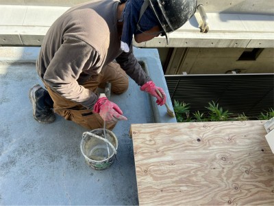 FRP防水塗装 プライマー塗布 庇 屋上 ベランダ 漏水 防水 神戸市 トラブラン