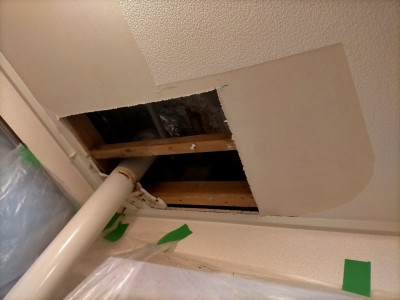 漏水 修繕 天井 石膏ボード クロスの張替え マンション 神戸市 トラブラン