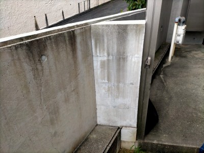庭 塀 外壁 コンクリート打ち放ち クラック 補修 塗装 防水加工 神戸市 トラブラン