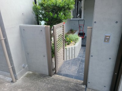 戸建て リフォーム 玄関の段差 解消 剥がれ ポーチ タイルの貼替 神戸市 トラブラン