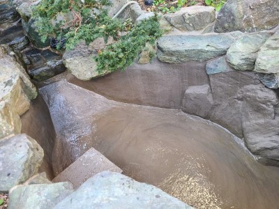 池の手入れ 水漏れ 鯉 飼育 庭池 修繕 リフォーム 神戸市 トラブラン