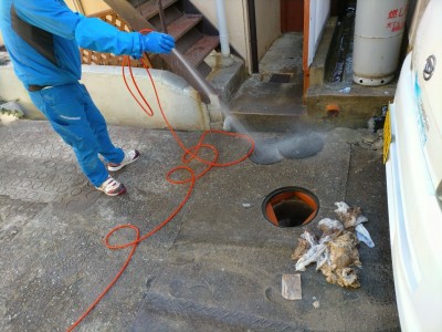 桝周辺 清掃作業 詰まり解消 高圧洗浄 排水桝 神戸市 トラブラン 葛原設備工業