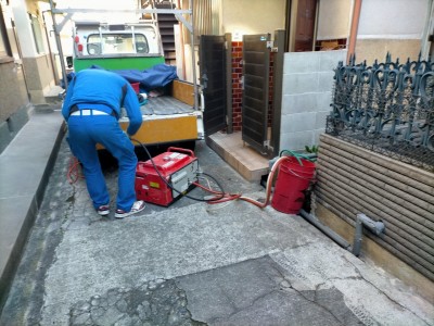 高圧洗浄車 高圧洗浄 排水詰まり 桝の洗浄 神戸市 トラブラン 葛原設備工業