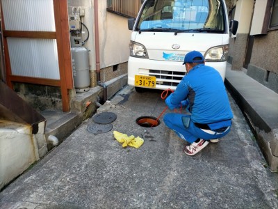 高圧洗浄 排水桝 桝の詰まり 洗濯排水 作業中 神戸市 トラブラン