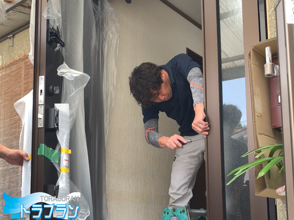 玄関ドア取替工事 引き戸から開き戸へ ドアリモ 神戸市 トラブラン