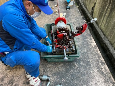 旋盤機械 配管 加工 作業 水道メーター バルブの交換 神戸市 トラブラン